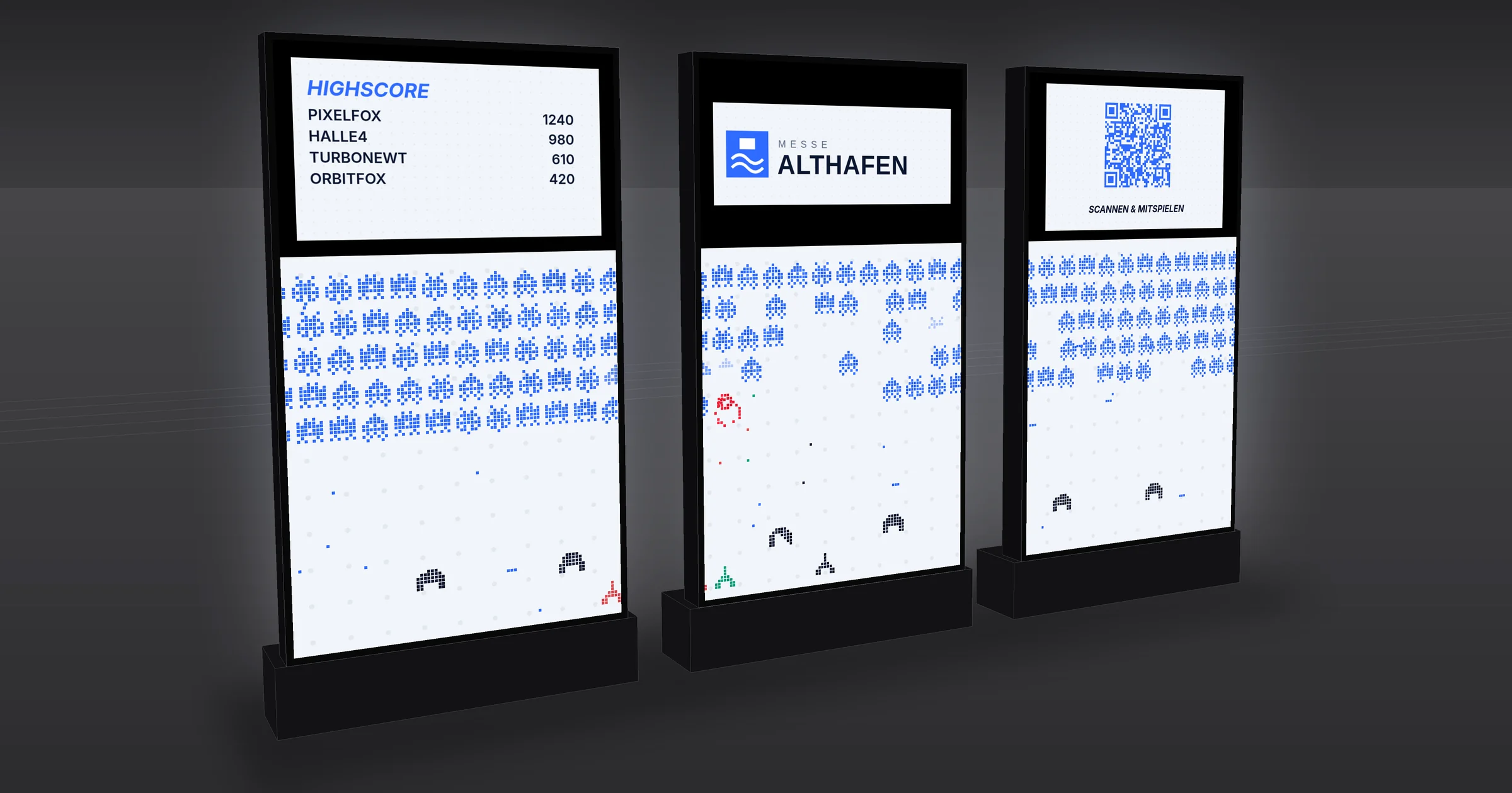Foyer: Drei Stelen hochkant im Eingangsbereich: oben Highscore, Logo und QR-Code, darunter ein Spielfeld über alle drei – im Design einer fiktiven Messegesellschaft („Messe Althafen“)