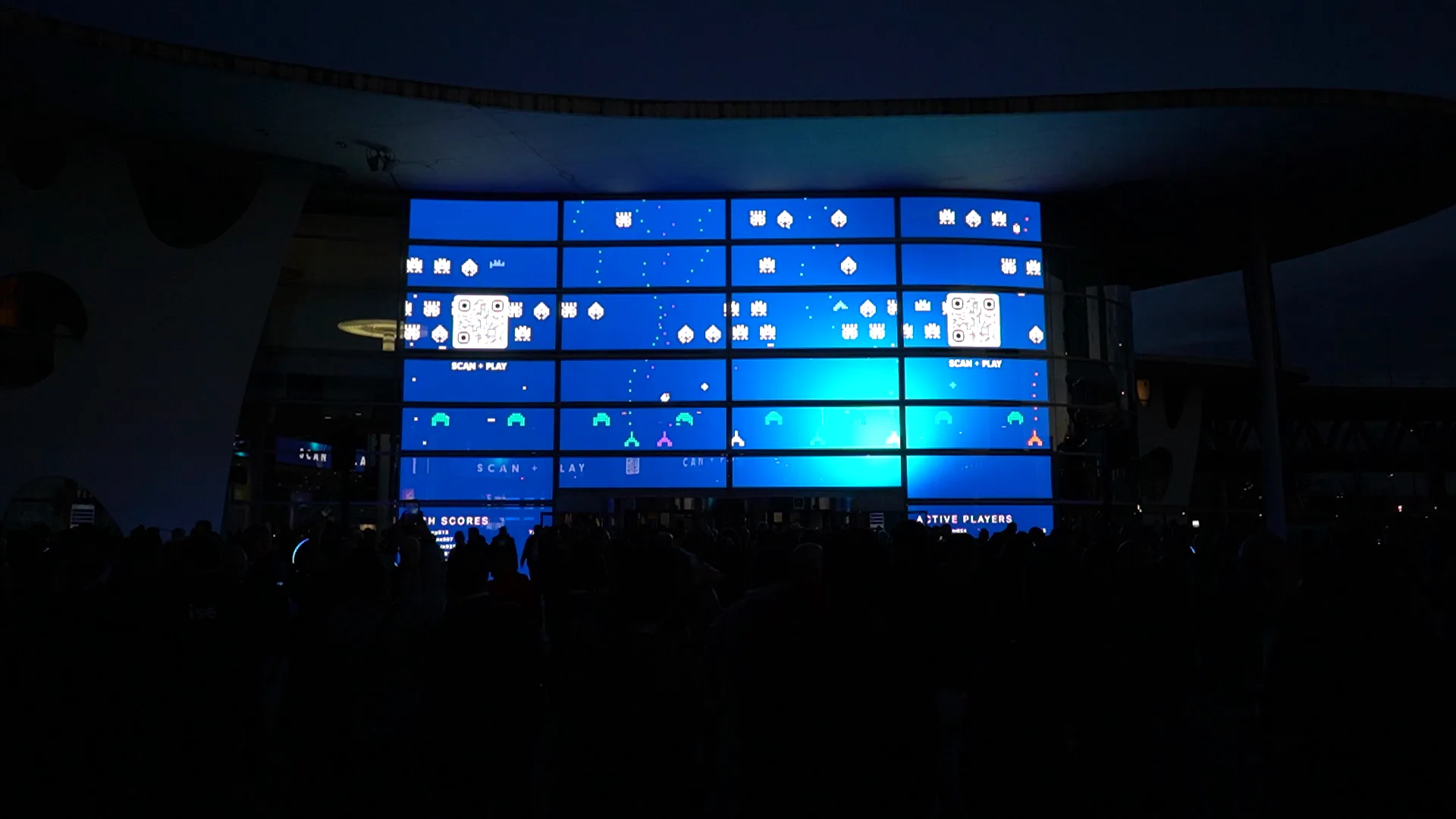 Die Wand am Abend, Publikum davor